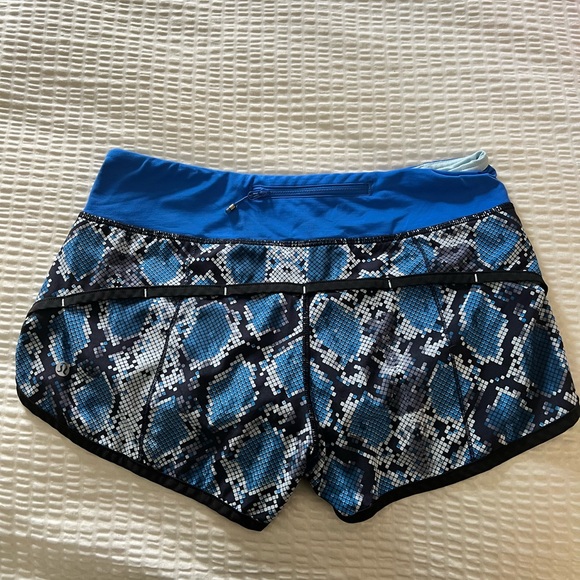 RARE!!! Lululemon speed up shorts 2.5” Blue Snakeskin- limited edition!! - Picture 2 of 3